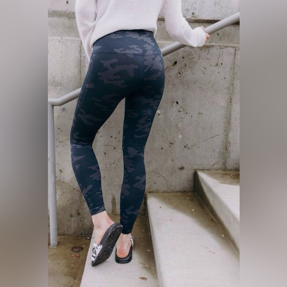 SPANX Look At Me Now Green Camo Leggings Size Small. - Picture 15 of 16